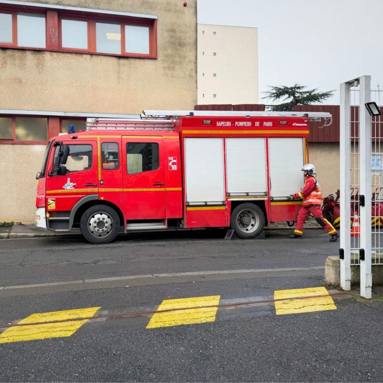 Casernes et bâtiments publics