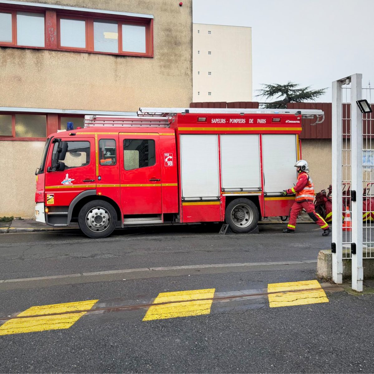 Caserne de pompiers, chauffage de grand volume par tubes radiants